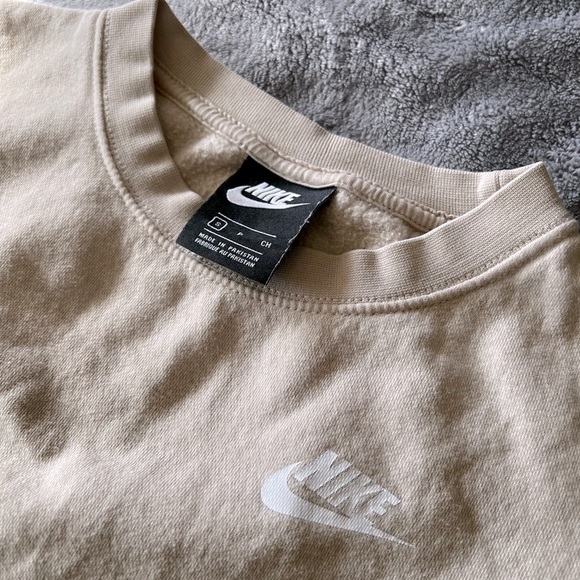 Nike Cream Sweatshirt - Picture 2 of 3